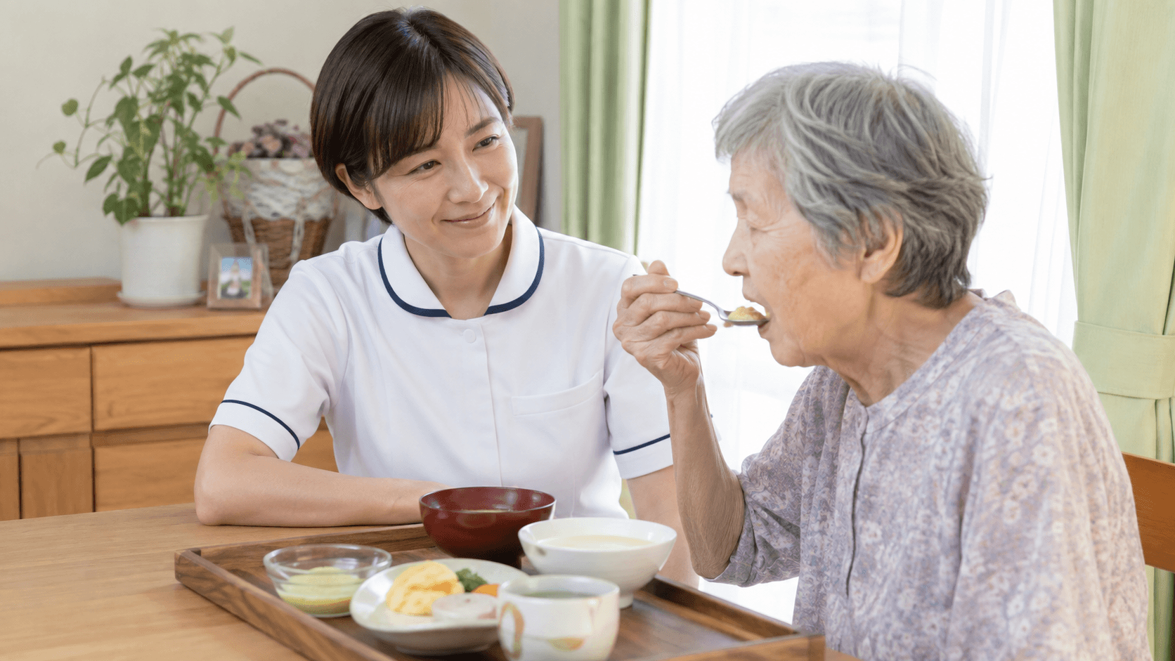 もう一度、口から食べたい——訪問看護が支える「食べる力」と、誤嚥性肺炎の防ぎ方|飲み込む力を見立て、食事の形と姿勢を工夫し、口腔ケアで肺炎を防ぐ