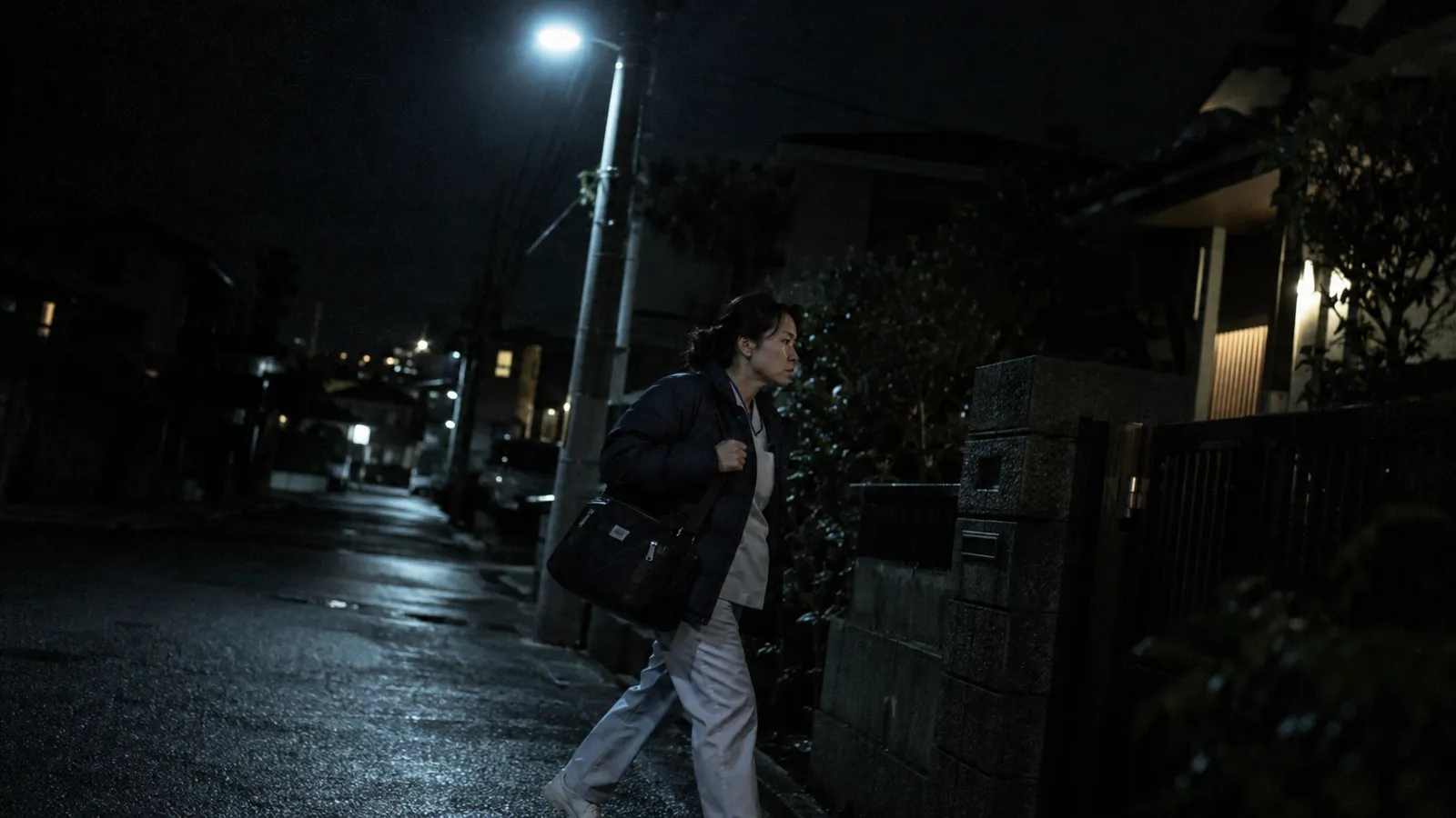 訪問看護、月初回の夜間訪問にも夜間・深夜加算を。厚労省が2027年度改定の対応案、残薬確認の要件化なども