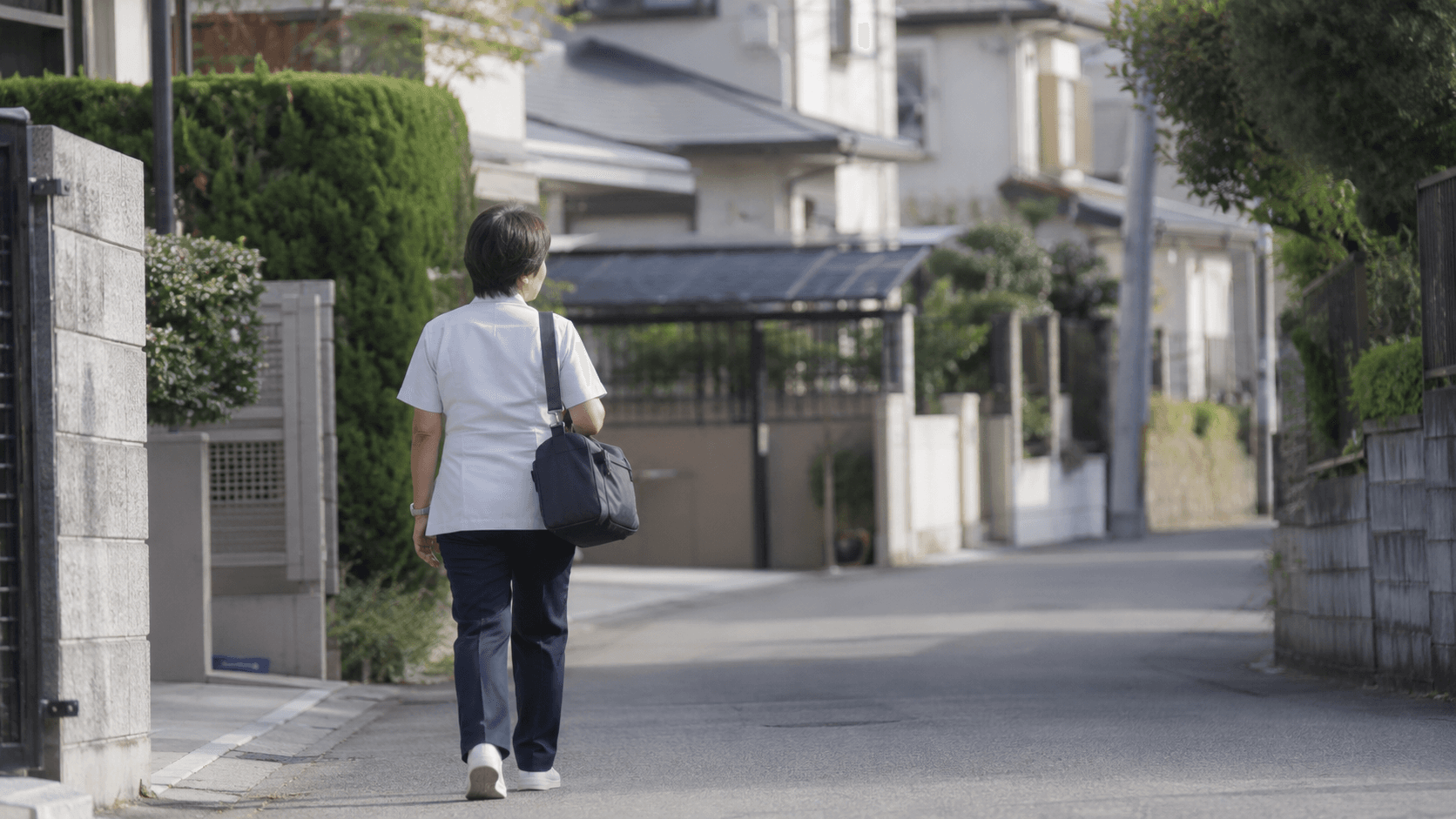 利用者は3倍に増えたのに、担い手は看護師全体の5%に満たない——10年後、誰が訪問看護を担うのか|必要な13万人に対し現状は約6万人、しかも進む高齢化