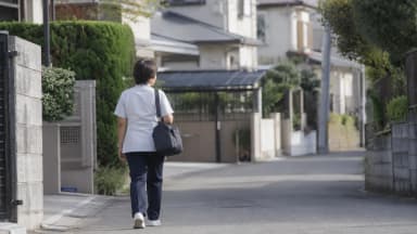 利用者は3倍に増えたのに、担い手は看護師全体の5%に満たない——10年後、誰が訪問看護を担うのか|必要な13万人に対し現状は約6万人、しかも進む高齢化のサムネイル画像