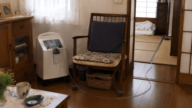 火災61件のうち、58件が死亡している——在宅酸素の火気管理と、それでも国が「過度に恐れないで」と書く理由|COPDとともに暮らすということのサムネイル画像
