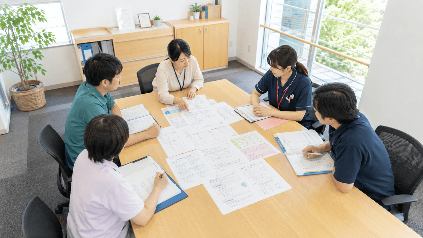 ケアマネジャーと訪問看護——「選ばれる側」に立つ構造をどう受け止めるか|依頼先は固定化する。営業テクニックより先に理解すべき二重の入口