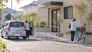 10月1日から変わった4つの制度——カスハラ対策が義務化、106万円の壁が撤廃、最低賃金は全国平均1,177円のサムネイル画像