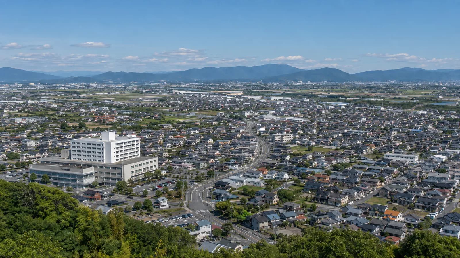 あなたの県はいま、2040年の医療の設計図を描いている——「新たな地域医療構想」に訪問看護が初めて正面から組み込まれた|病床だけの計画から在宅・介護連携まで、2026年度中に全都道府県が策定のサムネイル画像