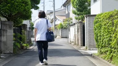 訪問看護に向いている人、向いていない人——求人サイトが書かない適性の話|潔癖症とオンコールは正直きつい。それでも「向いていない」の多くは環境で変わるのサムネイル画像