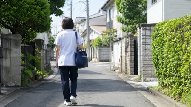 訪問看護に向いている人、向いていない人——求人サイトが書かない適性の話|潔癖症とオンコールは正直きつい。それでも「向いていない」の多くは環境で変わるのサムネイル画像